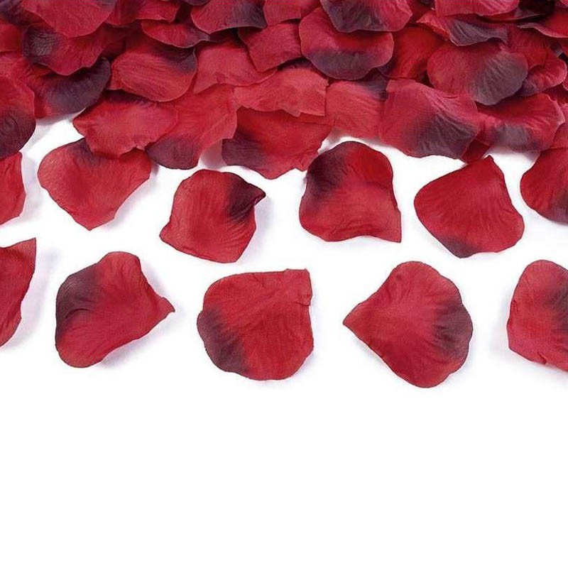petali sintetici di rosa rosso scuro