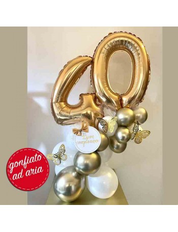 composizione tavolo 40 anni palloncini oro e bianco