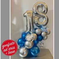 centrotavola numero 18 argento e blu centrotavola numero 18 argento e blu