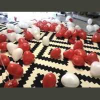 esempio palloncini cuori sparsi a terra